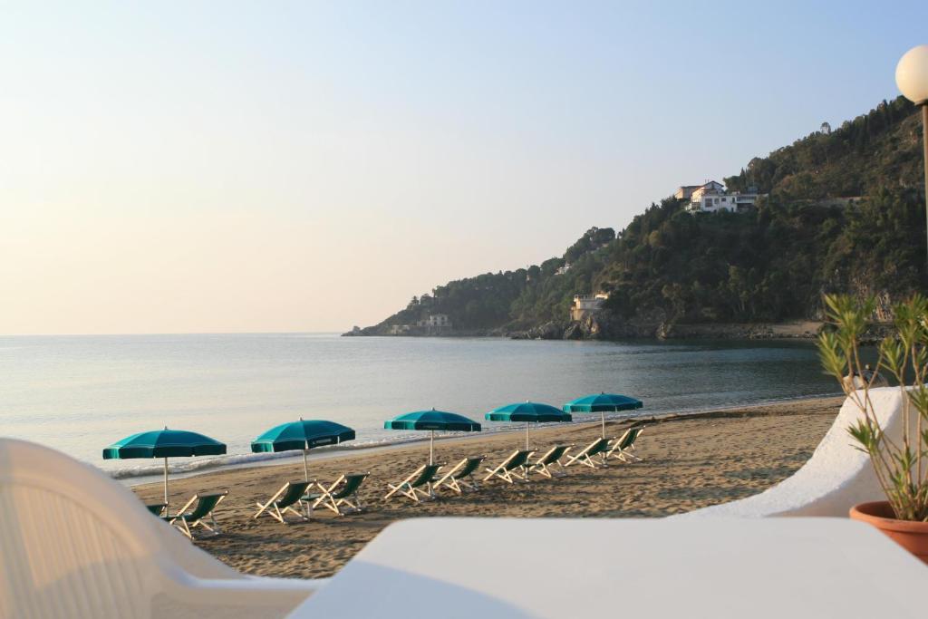 Hotel Club Poseidon Staletti Exterior photo